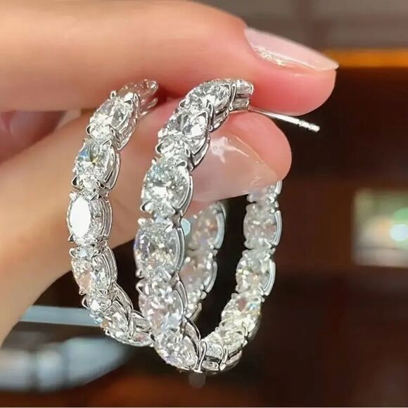 🌺 NEW sparkling CZ hoop earrings 🌺 - Picture 4 of 5